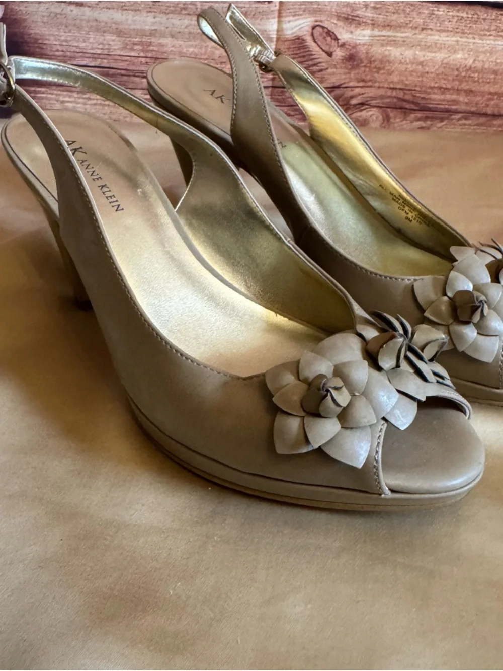 Anne Klein Slingback Heels Taupe Floral Peep Toe Pumps Size 9M Classic Neutral